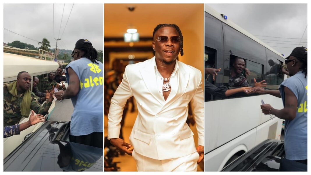 Stonebwoy distributes Cash with Soldiers in Military Convoy